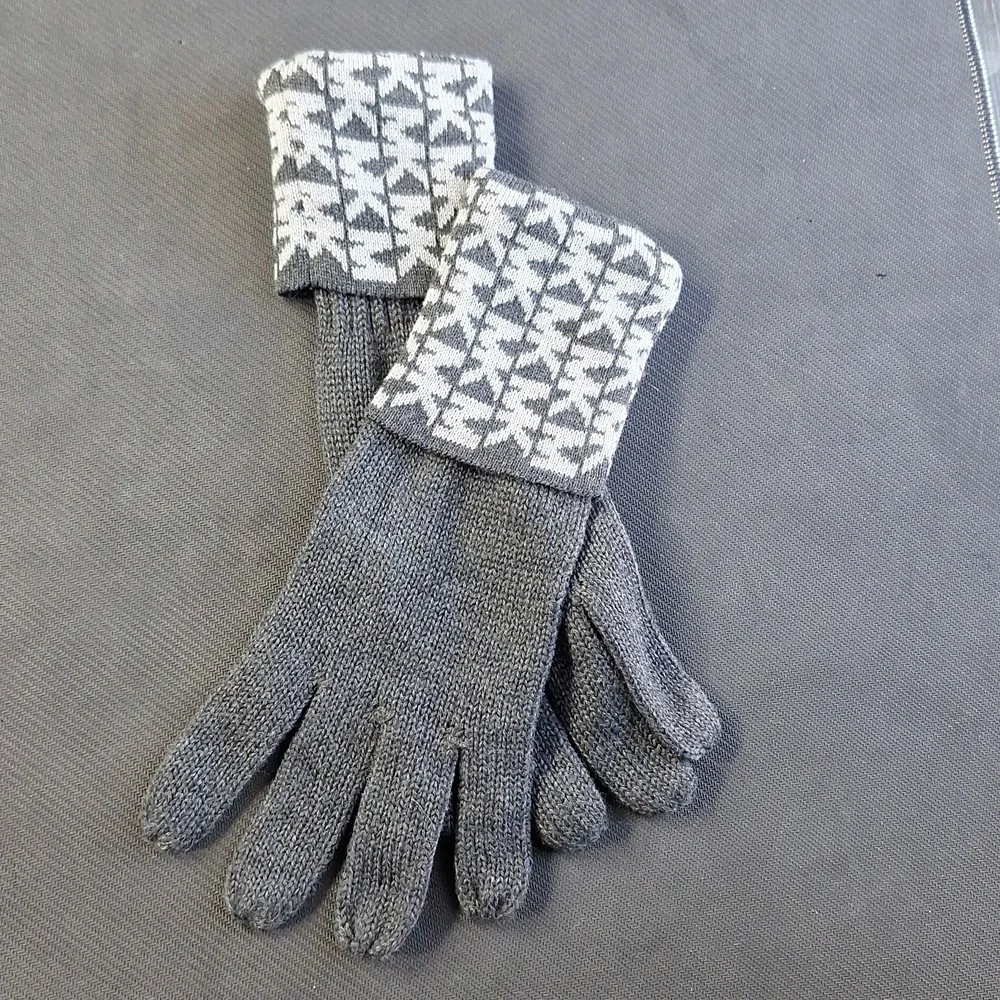 Michael Kors Knit Gloves Gray Logo Print Cuff
